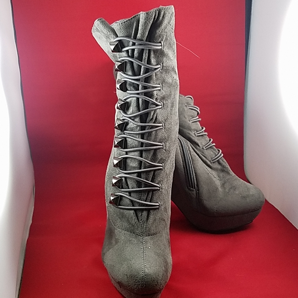 Boots - Picture 3 of 5